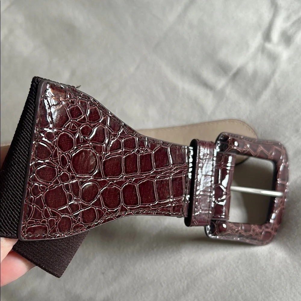 New York & Company Brown Crocodile Pattern Women’s Belt - Picture 3 of 3